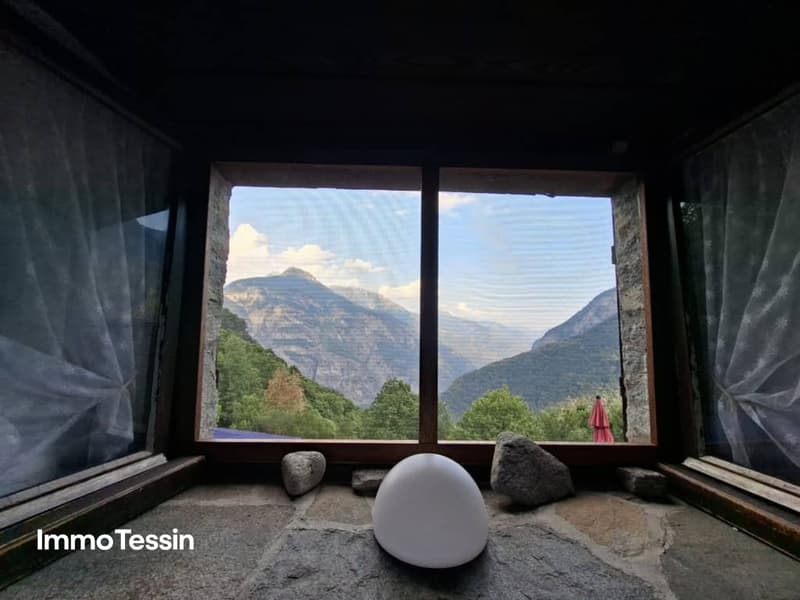 Charaktervolles Rustico in spektakulärer Aussichtslage auf einer authentischen Tessiner Alp im oberen Maggiatal 13