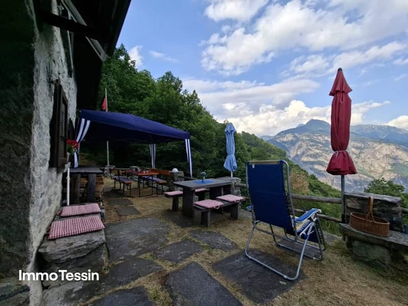 Charaktervolles Rustico in spektakulärer Aussichtslage auf einer authentischen Tessiner Alp im oberen Maggiatal 7