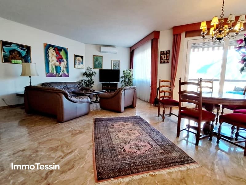 GELEGENHEIT Luxuswohnung an top Lage mit Pool Seesicht über Lugano auf den Lago Lugano 2
