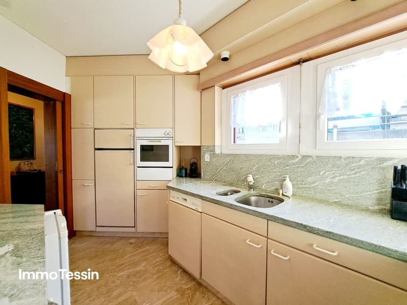 GELEGENHEIT Luxuswohnung an top Lage mit Pool Seesicht über Lugano auf den Lago Lugano 1