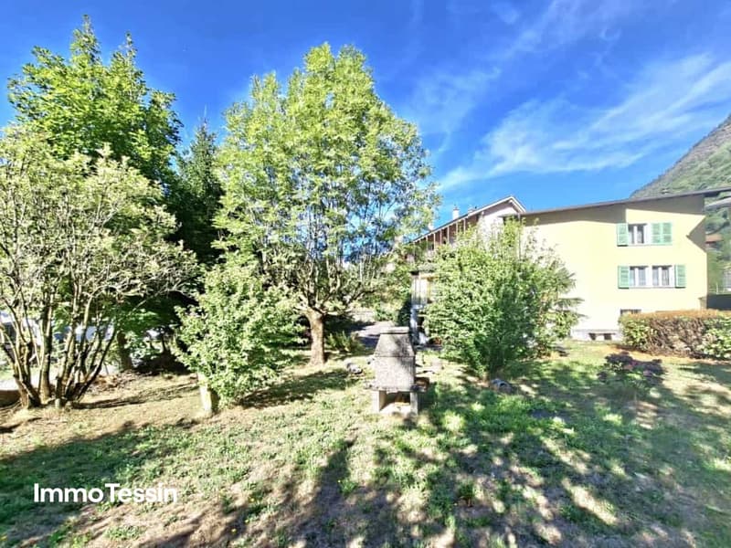 2-Familienhaus mit scho?nem Garten an interessanter Lage im sonnigen Bleniotal02