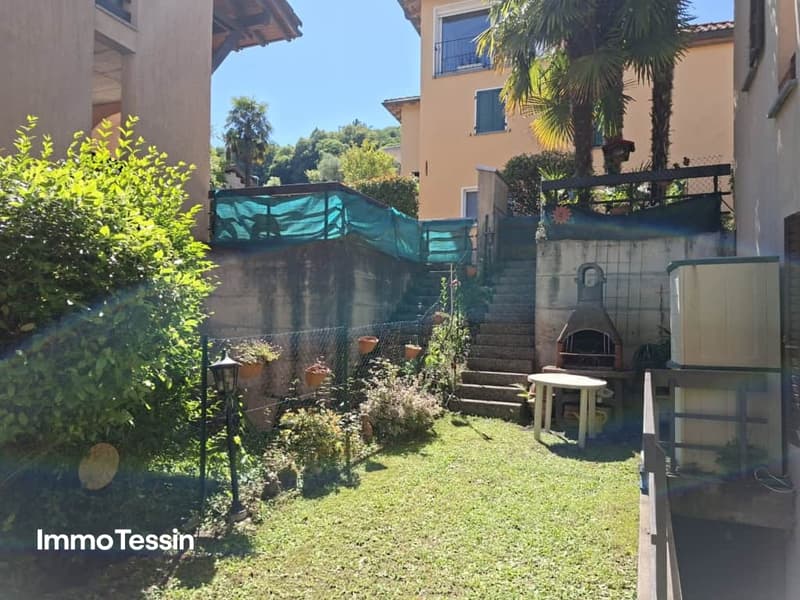 Grosses und schönes Familien- oder Homeoffice-Haus an ruhiger und sonniger Lage mit Garten, Terrassen und Parkplätzen 4