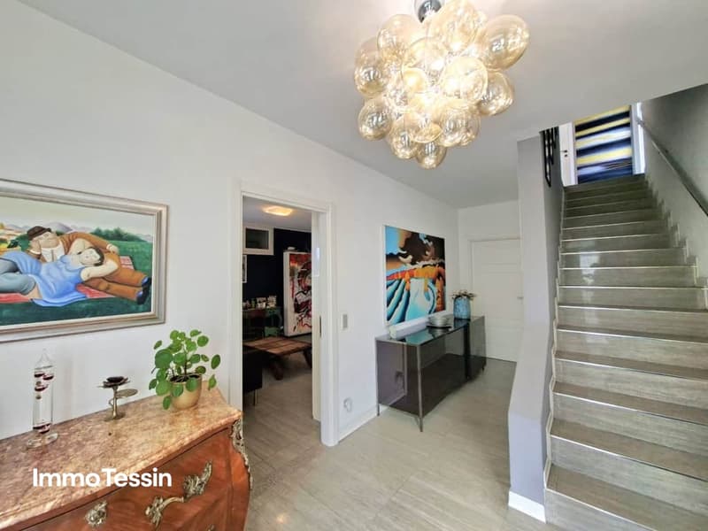 Eine Villa zum Verlieben modernes Design, stilvolles Ambiente und 4 Parkplätze 2