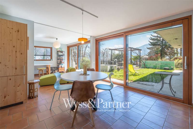 Maison moderne élégante avec jardin et terrasse panoramique (3)