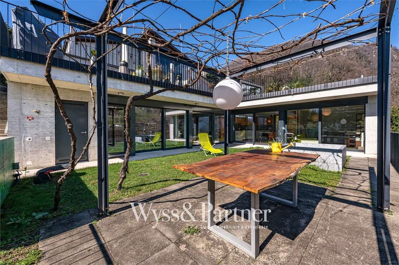 Maison moderne élégante avec jardin et terrasse panoramique (4)