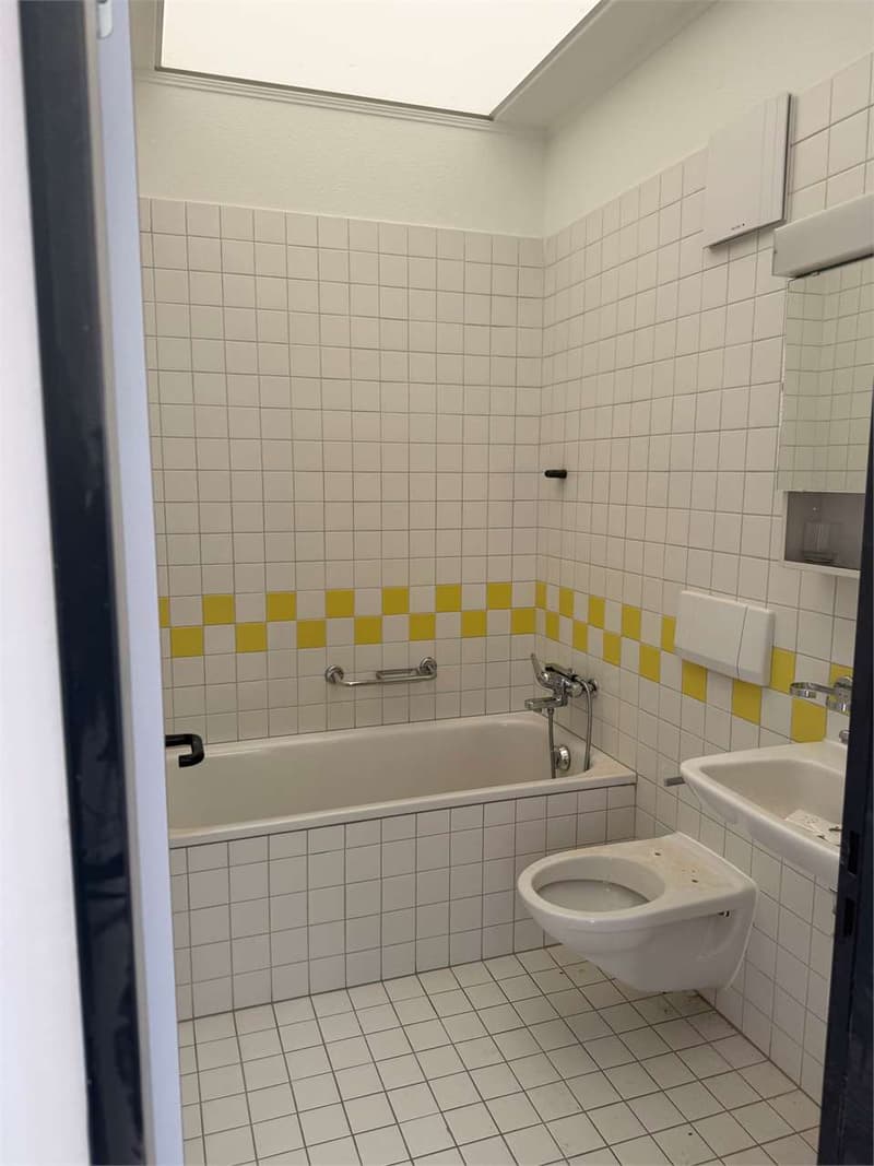2.5-Room Apartment in the Heart of Bellinzona with a View of the Castles (7)