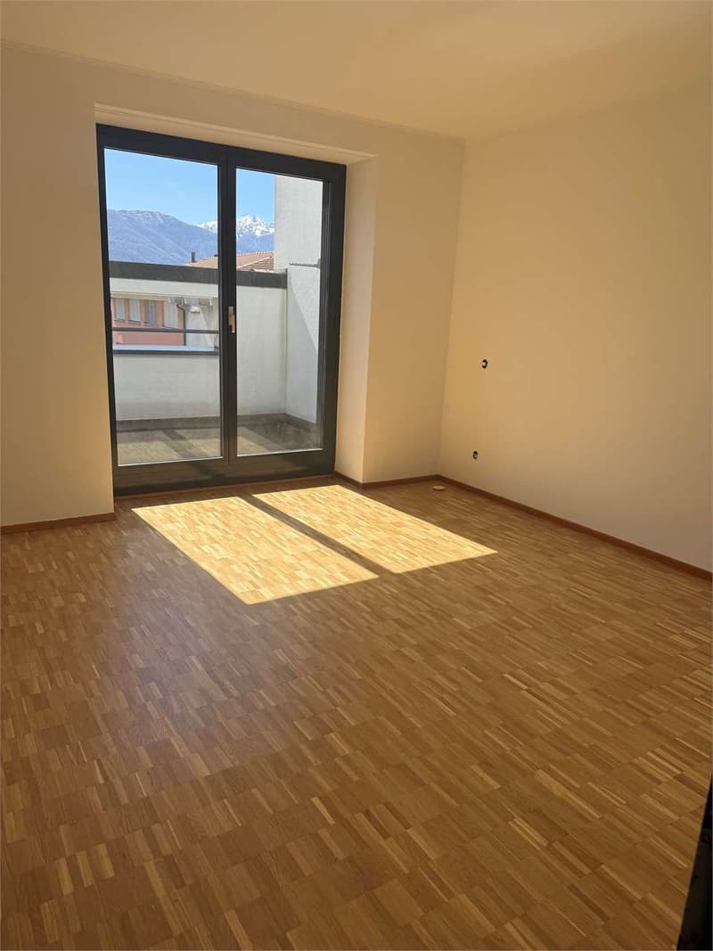 2.5-Room Apartment in the Heart of Bellinzona with a View of the Castles (6)