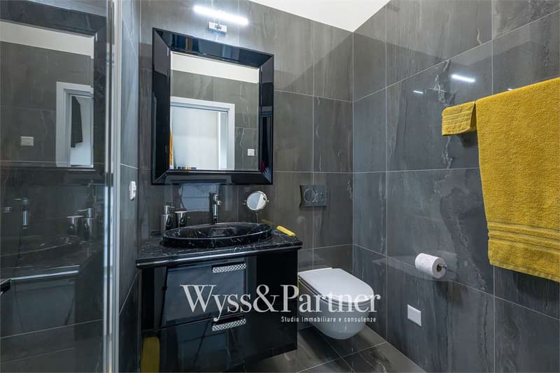 Top floor with terrace - modern 2.5-room apartment in Giubiasco (7)