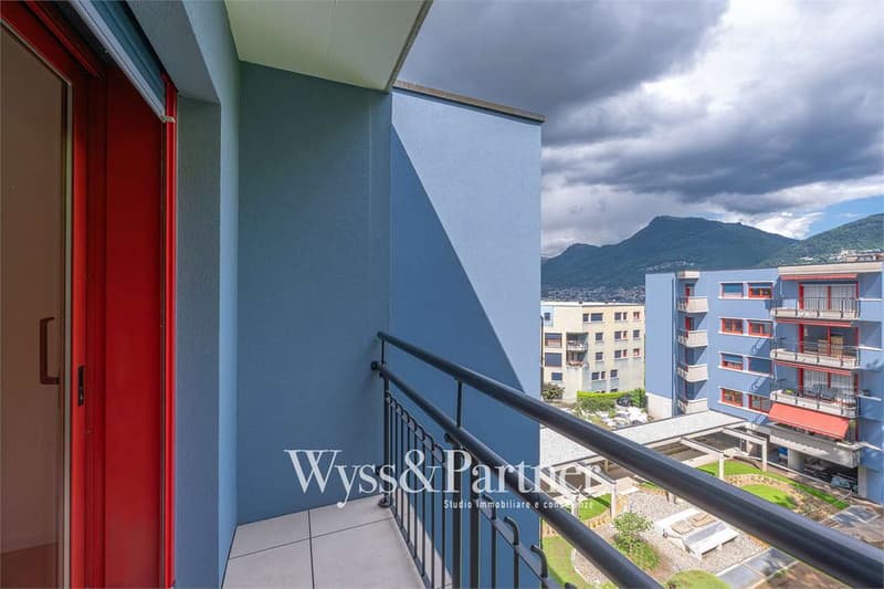4.5 rooms renovated apartment in Lugano with terrace, 2 bathrooms and parking (13)