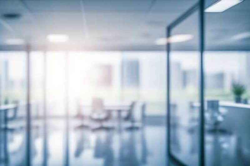Spacious new commercial space on the ground floor with large (1)