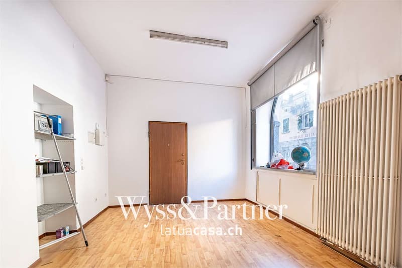 Praktische vielseitige Gewerbefläche (1)