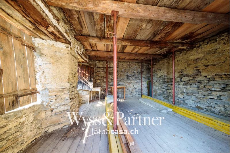 Calezzo, rustic house to be renovated (3)