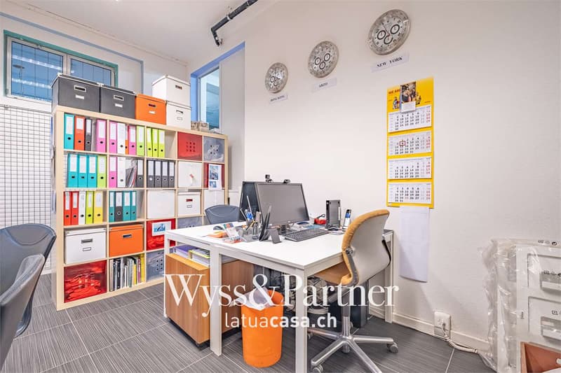 Bureau pratique à Arzo (1)