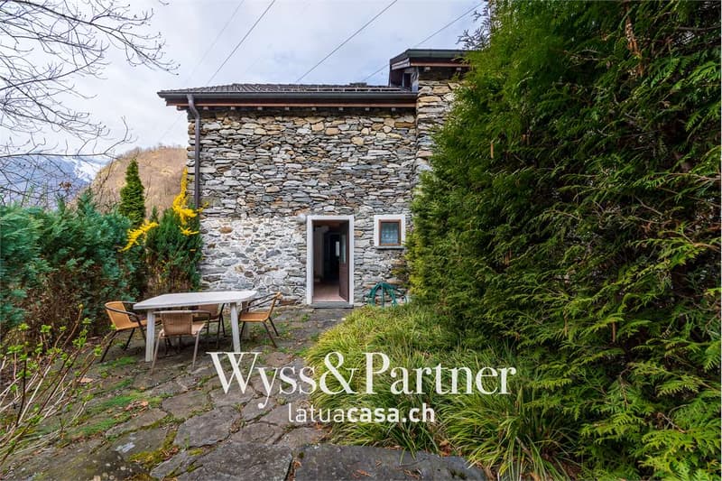 Menzonio - Charming rustic house on three levels (12)