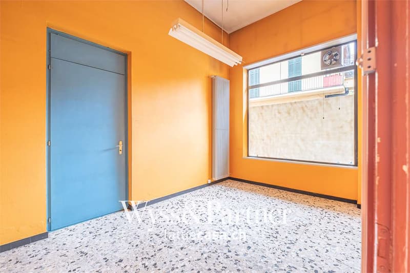 Chiasso - commercial space with great visibility (3)