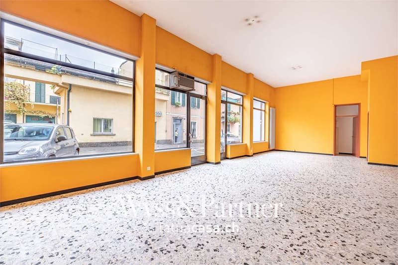 Chiasso - commercial space with great visibility (1)