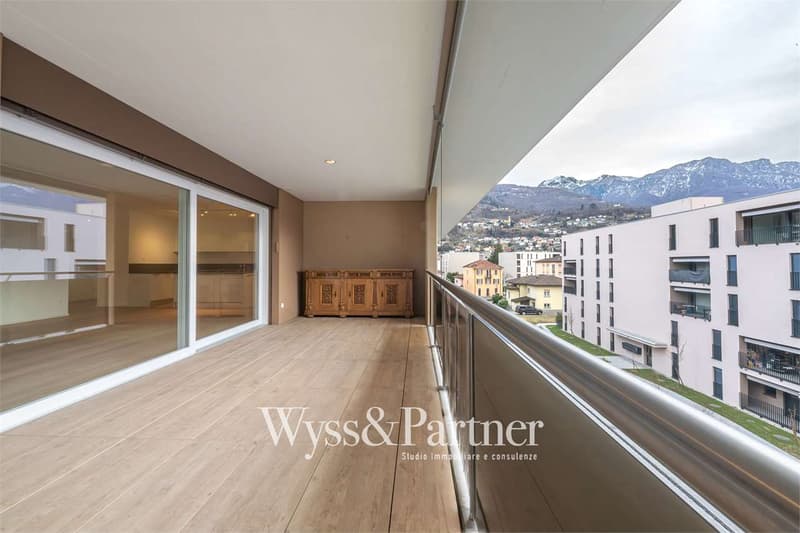 Vendesi a Bellinzona splendido 3,5 con balcone panoramico (11)