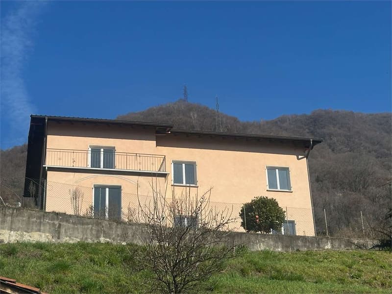 Gordola - Single-family house in raw state with splendid lake view (1)
