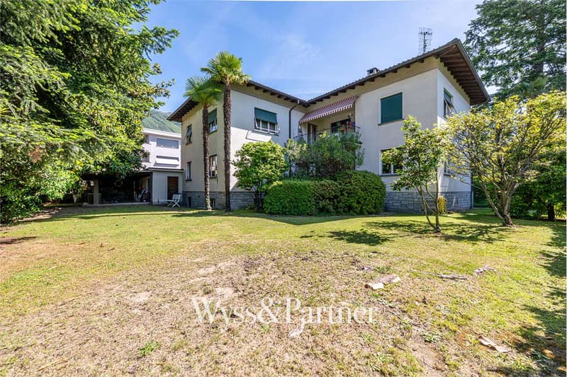 Exclusive property with development potential in Ascona (2)