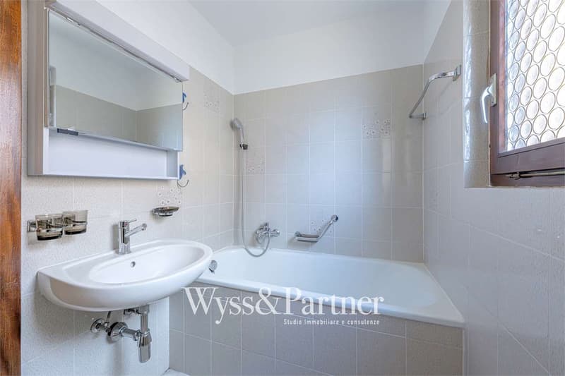Agarone - Charming house on three levels with private garden and pool (9)