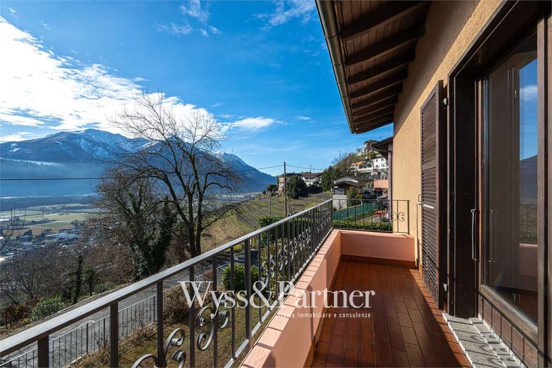 Agarone - Charming house on three levels with private garden and pool (6)
