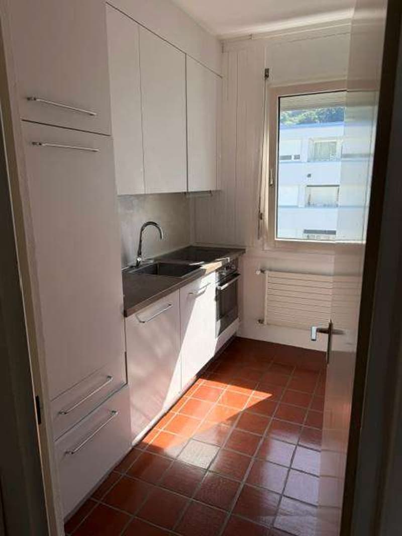Geräumige und helle 2.5-Zimmer-Wohnung (6)