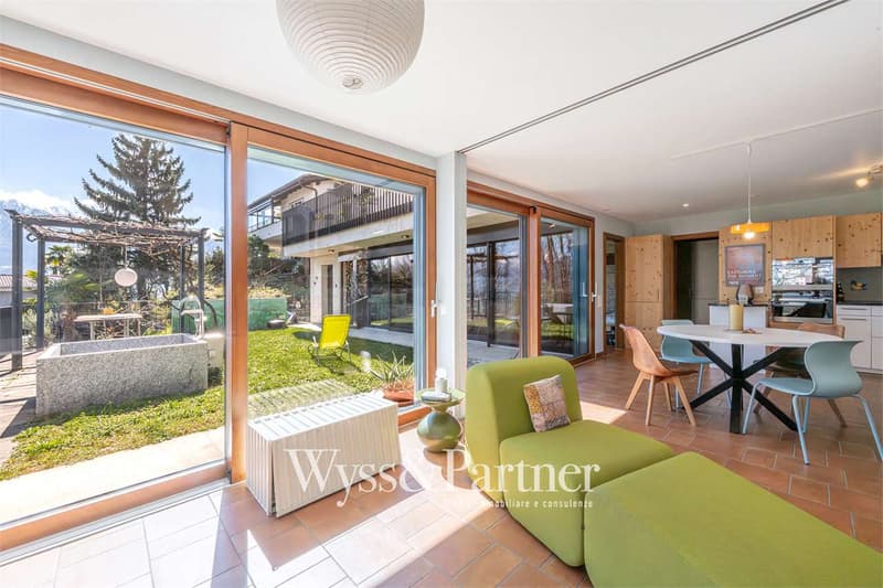 Elegantes modernes Haus mit Garten und Panoramaterrasse (1)