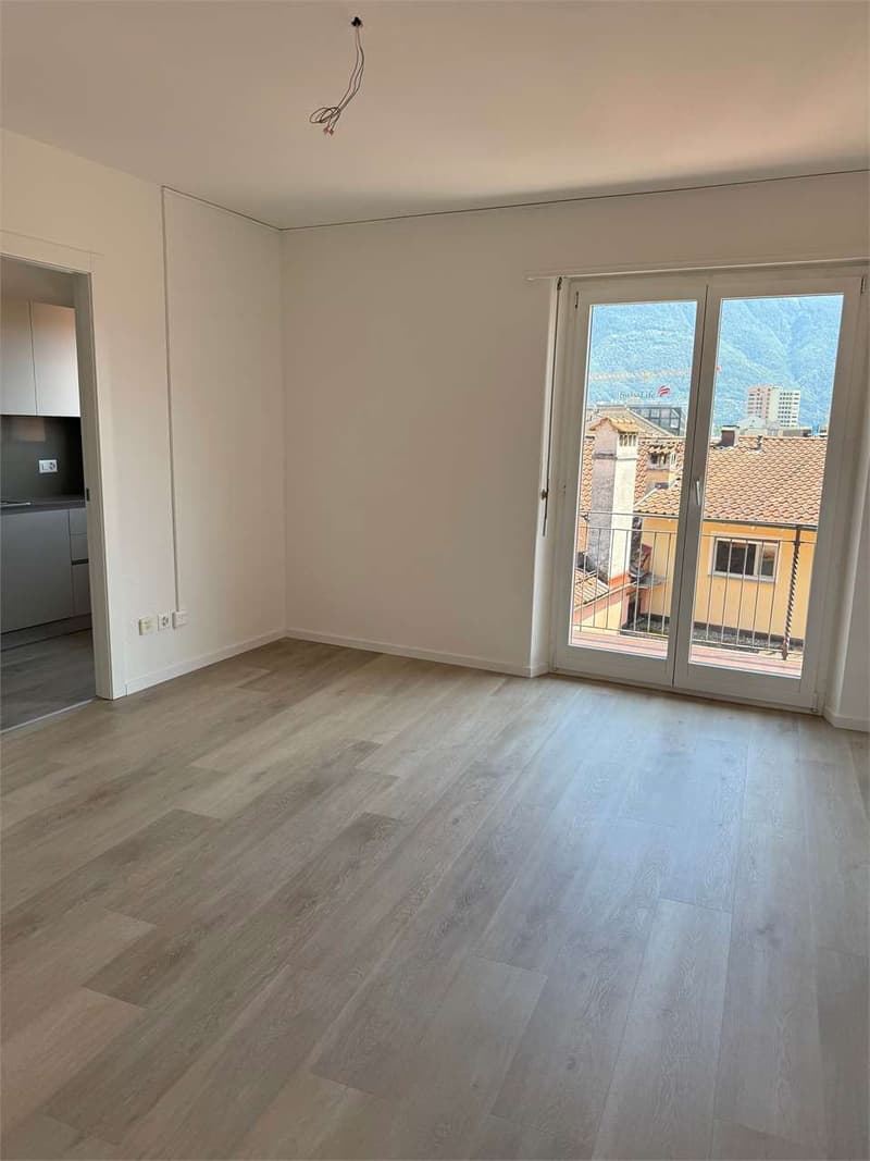 Splendido appartamento rinnovato nel cuore della Città Vecchia a Locar (3)