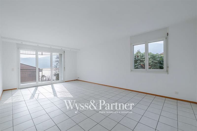 Spazioso 4,5 locali a Morcote con ampio balcone e vista lago (2)