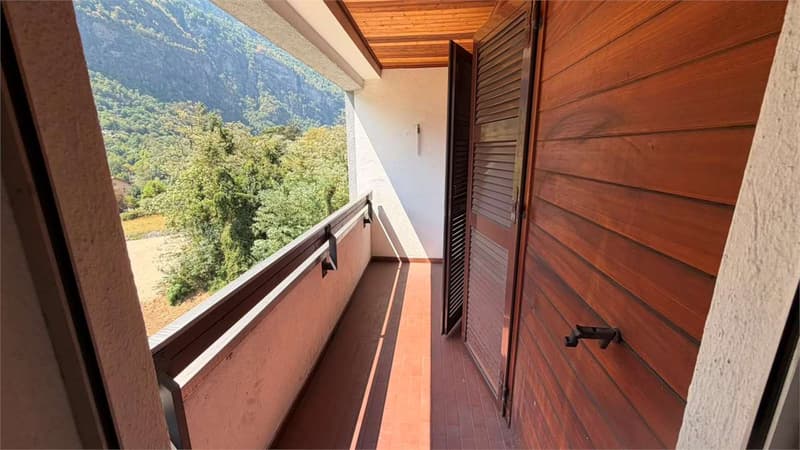2 locali con locale hobby e balcone  Bodio (8)