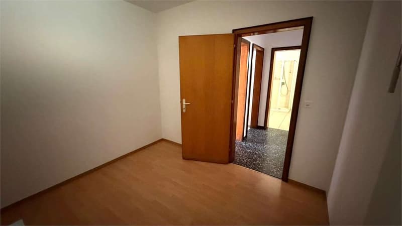 2 locali con locale hobby e balcone  Bodio (6)