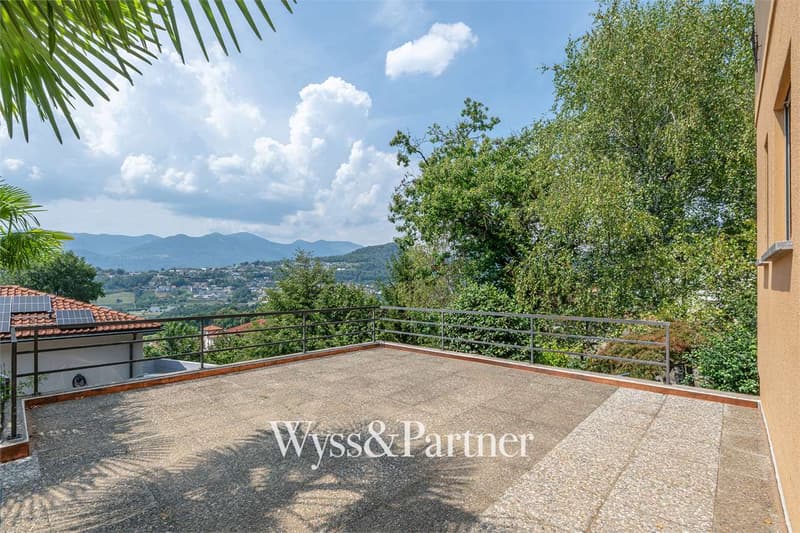 3,5 locali con giardino privato, terrazza e piscina a Pregassona (9)