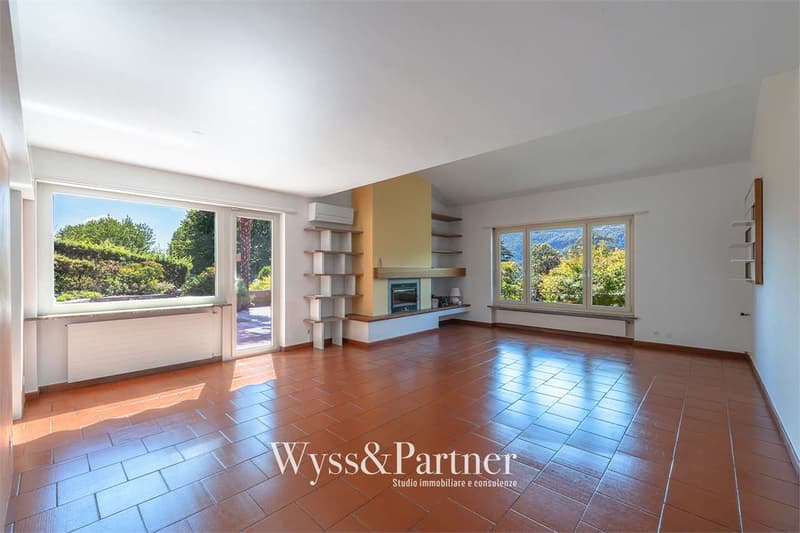 Casa su 3 livelli con terrazza e giardino a Vezia (2)