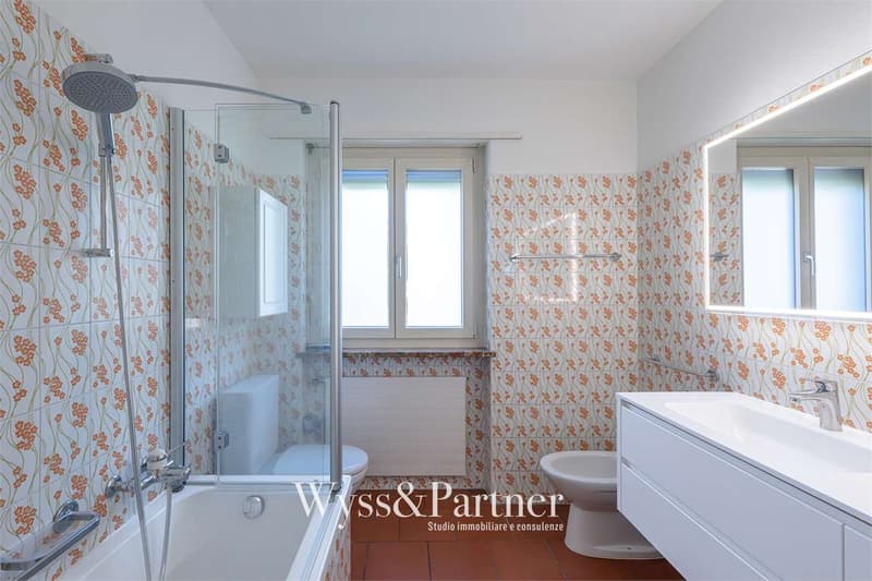 Casa su 3 livelli con terrazza e giardino a Vezia (10)
