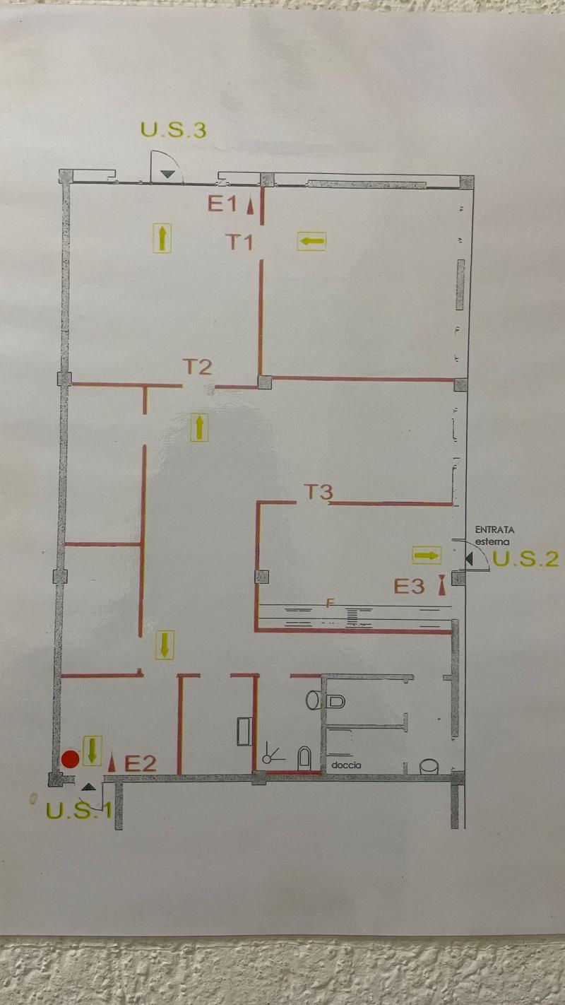 3 rooms, 2 bathrooms, entrance hall
