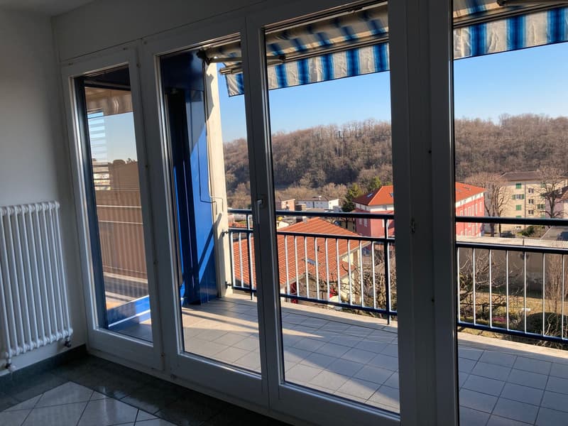 sliding glass doors, tiled floor, view of houses and hills