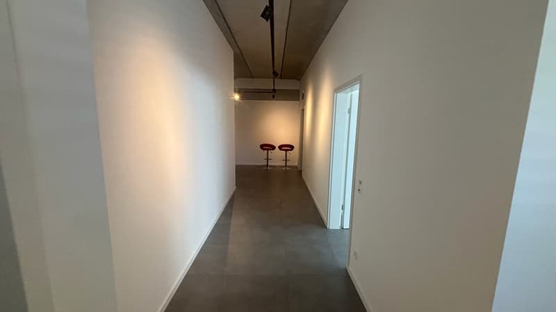 MEZZOVICO - new, bright and divisible office (3)