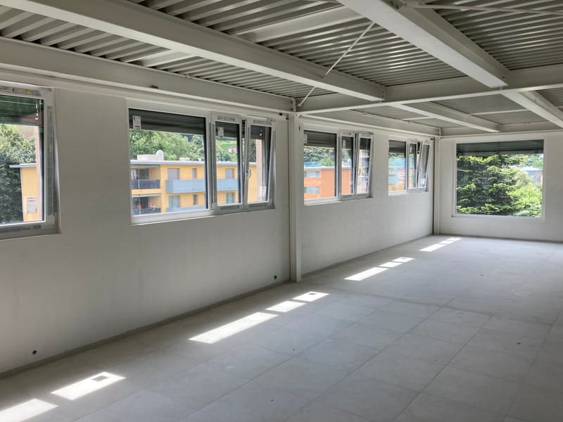 empty room, white walls, white tiled floor, large windows, metal ceiling