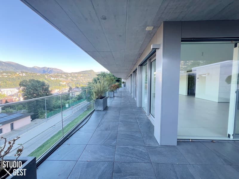 Elegante attico con grandissima terrazza coperta (4)