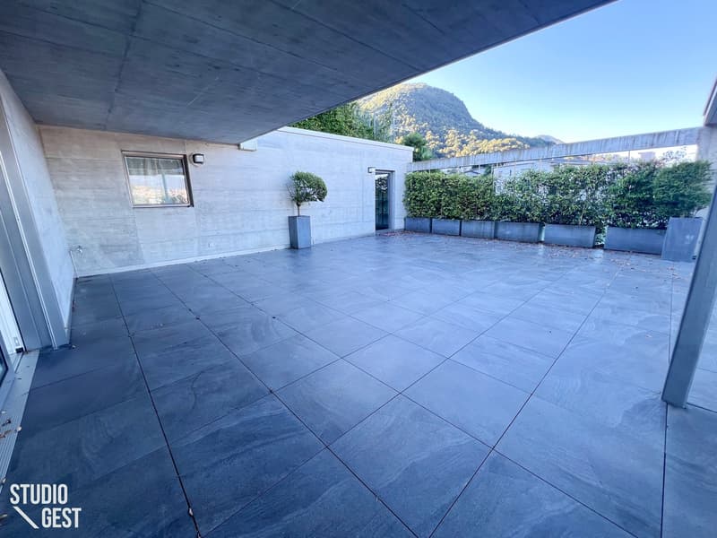 Elegante attico con grandissima terrazza coperta (3)