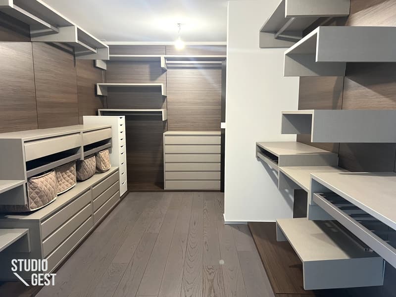 Elegante attico con grandissima terrazza coperta (19)