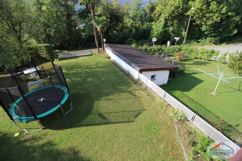 Proprietà composta da casa bifamiliare + casa singola e vasto giardino (11)