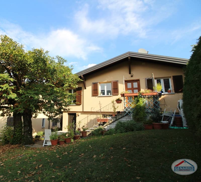 Proprietà composta da casa bifamiliare + casa singola e vasto giardino (4)
