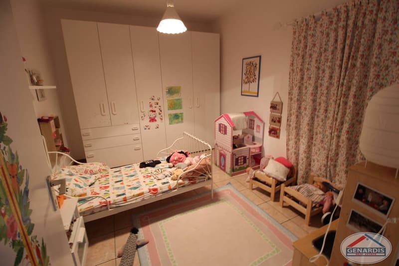 Proprietà composta da casa bifamiliare + casa singola e vasto giardino (7)