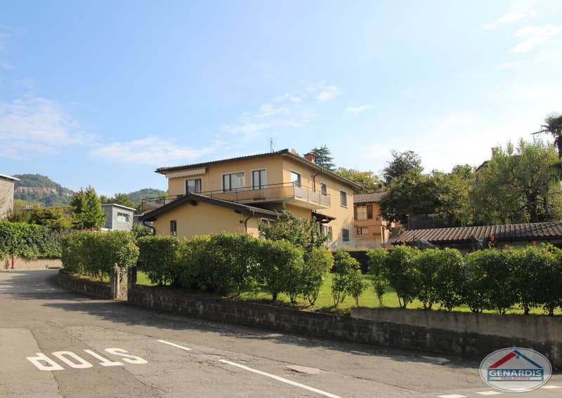 Proprietà composta da casa bifamiliare + casa singola e vasto giardino (2)
