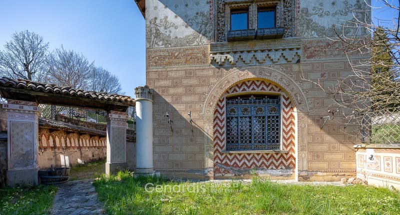 Villa storica di grande fascino, con forte carattere storico e decorativo. (4)