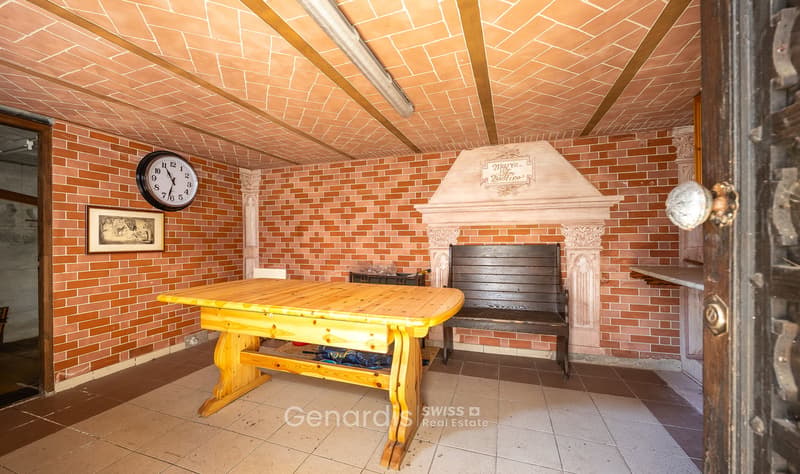 Villa storica di grande fascino, con forte carattere storico e decorativo. (11)