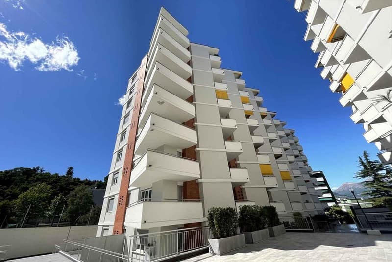 Ensoleillé, Confort, Appartement en attique 2,5, avec deux terrasses, place de parking (3)