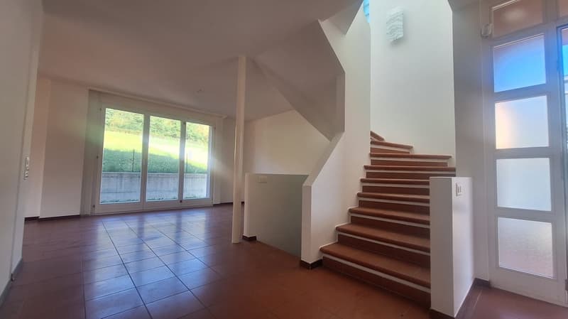Villa indépendante ensoleillée et confortable avec porche, terrasse et jardin (13)