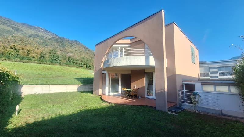 Villa indépendante ensoleillée et confortable avec porche, terrasse et jardin (2)